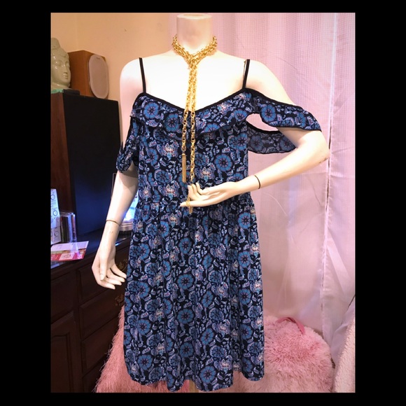 Xhilaration Dresses & Skirts - Xhilaration XXL cold shoulder dress